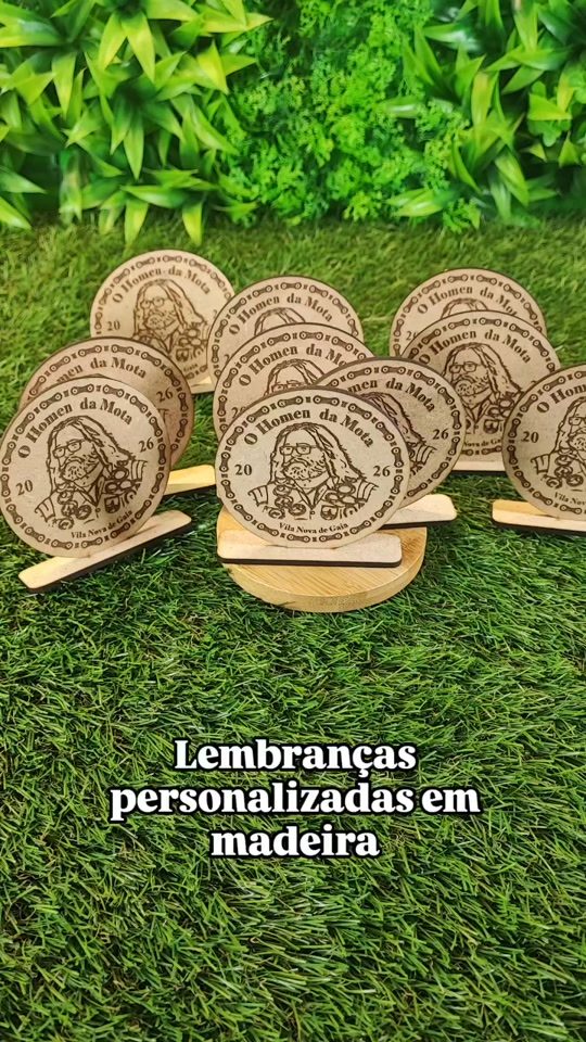 TikTok: lembranças personalizadas em madeira